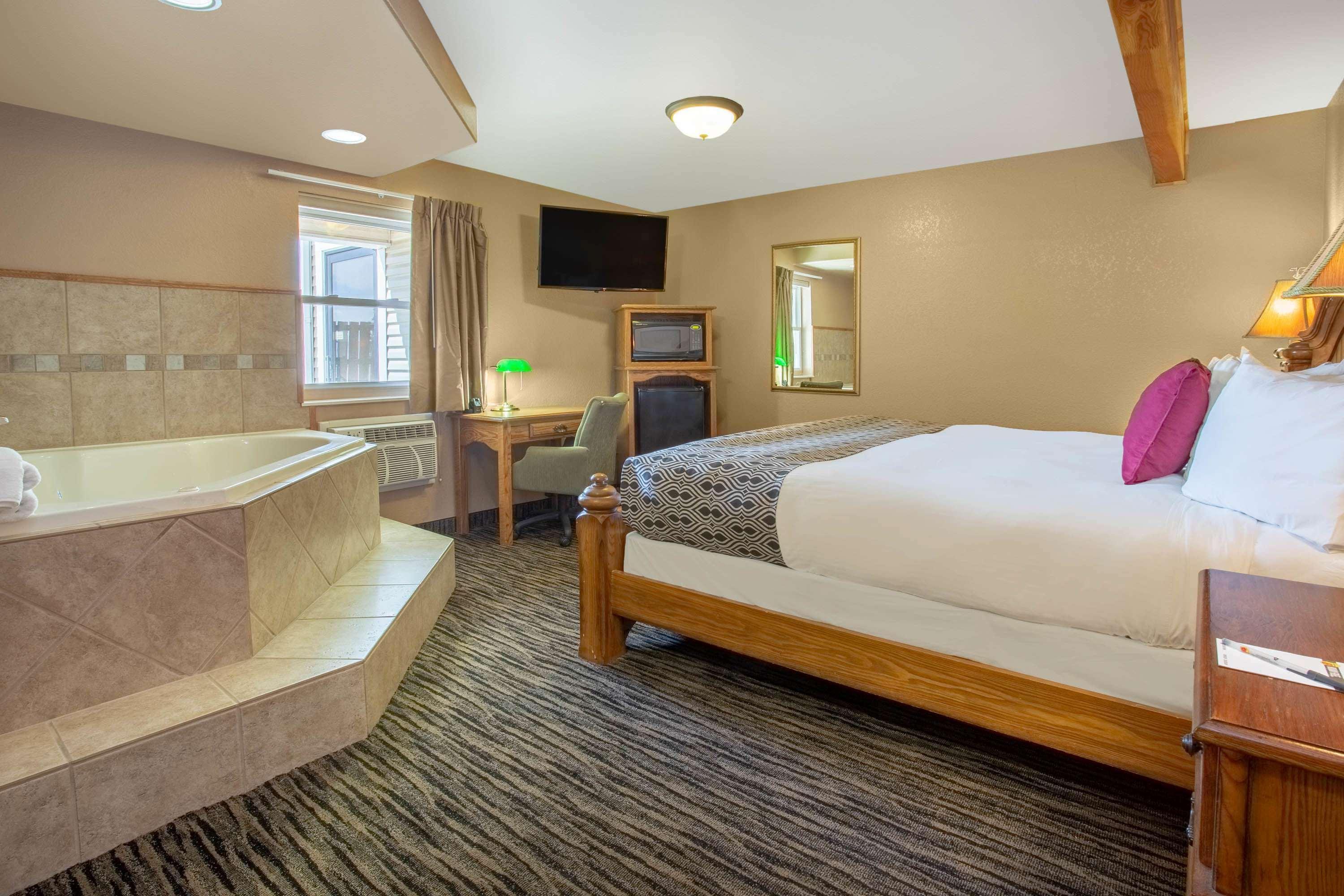 Super 8 By Wyndham Lewistown Hotel Exterior photo