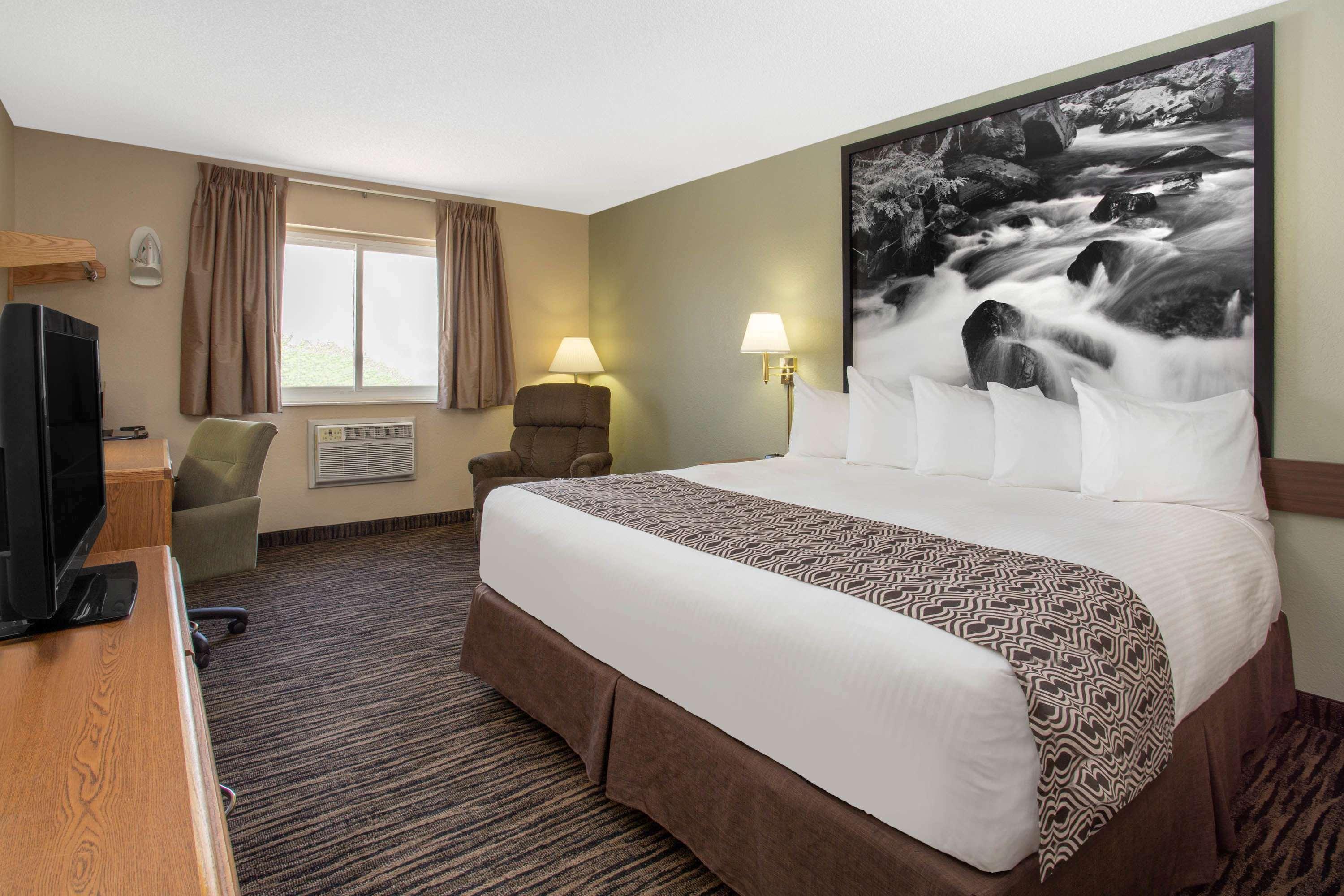 Super 8 By Wyndham Lewistown Hotel Exterior photo