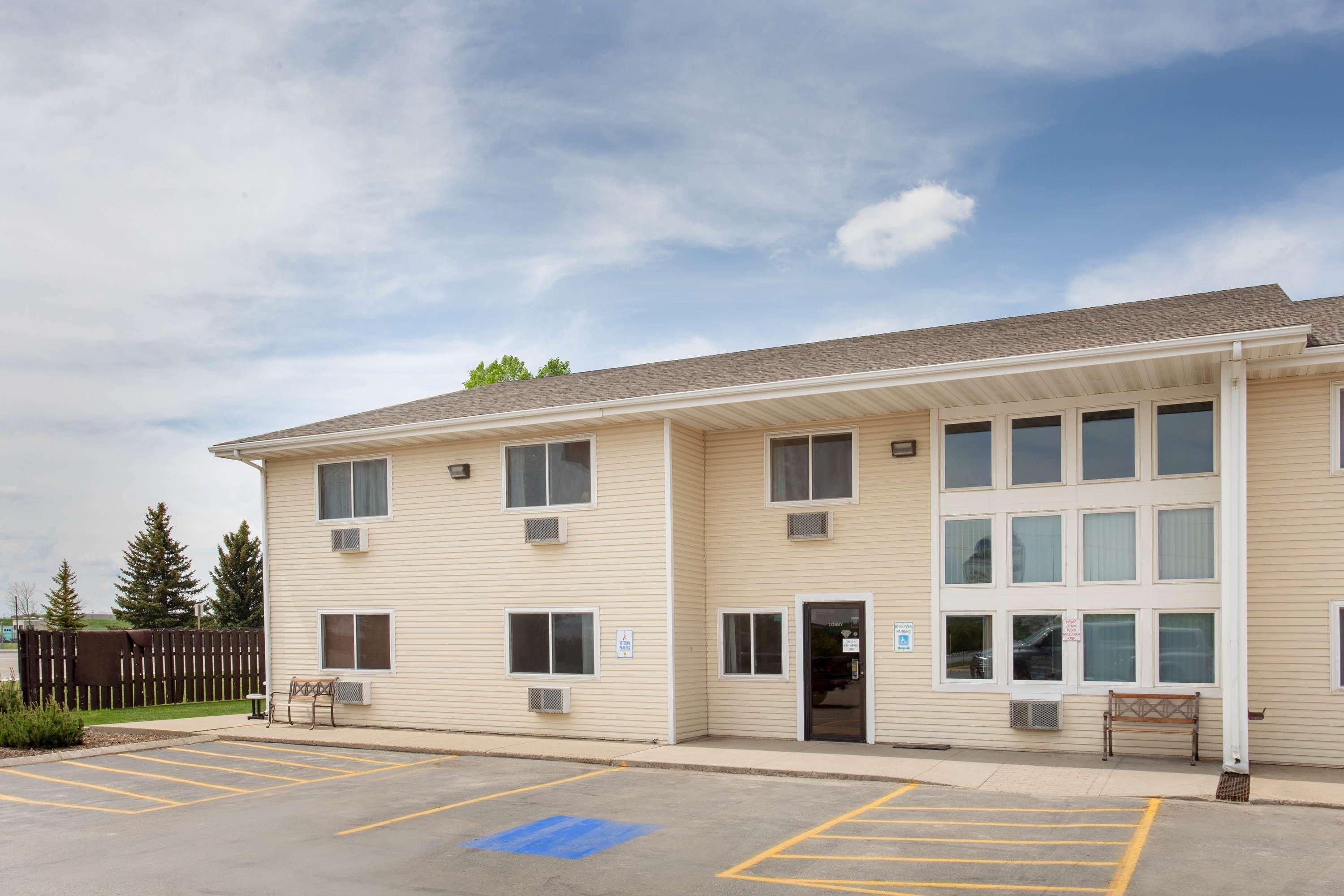 Super 8 By Wyndham Lewistown Hotel Exterior photo