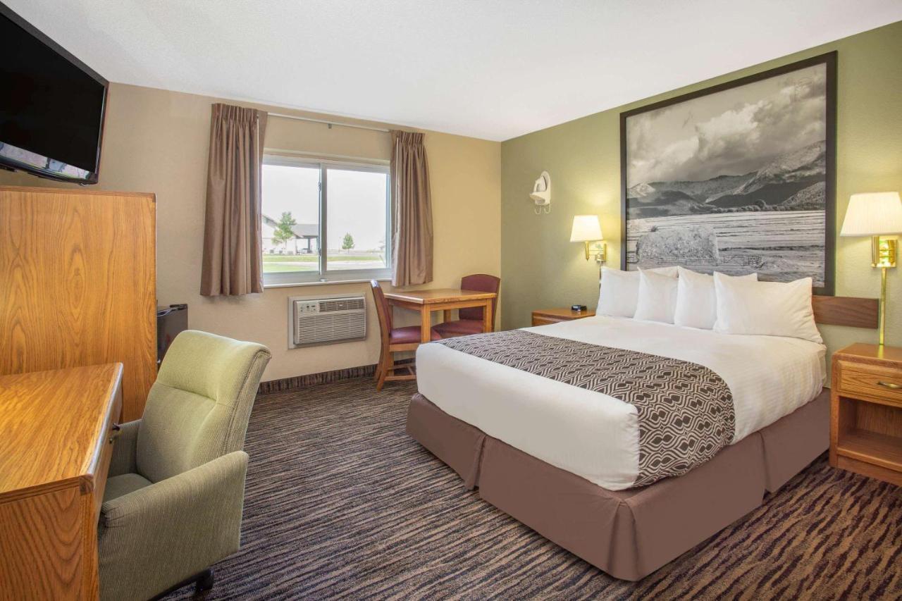 Super 8 By Wyndham Lewistown Hotel Exterior photo